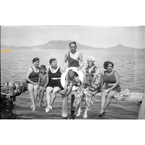 Balaton, fürdőruha divat, korabeli fürdőzők, strand, Badacsony, 1930-as évek, Eredeti fotó negatív!      