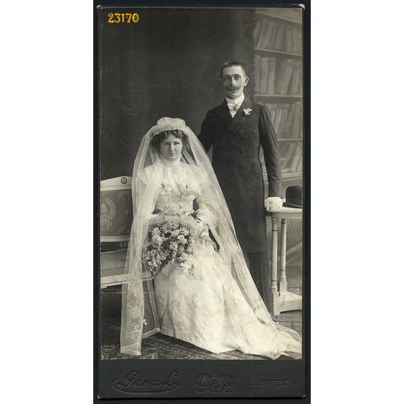 Ganz műterem, esküvő, menyasszony, vőlegény, bajusz, Budapest, portré, 1900-as évek, Eredeti nagyobb méretű kabinet fotó. 