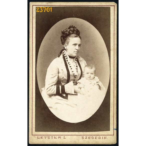 Letzter műterem, Szeged, elegáns anya a lányával, különös frizura, 1870-es évek, Eredeti CDV, vizitkártya fotó.   