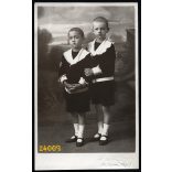 Hirsch (?) műterem, Igló, Felvidék,  fiútestvérek rövidnadrágban, gyönyörű festett háttér, 1920-as évek, Eredeti fotó, papírkép.  