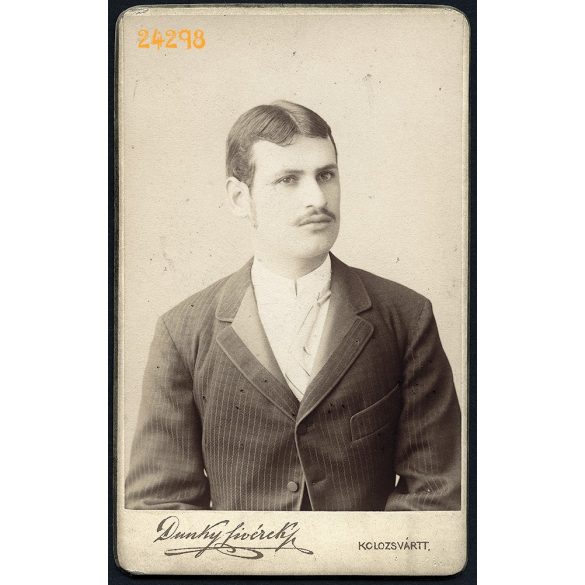 Dunky fivérek műterem, Kolozsvár, Erdély, elegáns fiatal férfi bajusszal, portré, 1890, 1890-es évek, Eredeti CDV, vizitkártya fotó.   