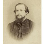 Licskó és Schneider műterem, Pest, elegáns szakállas férfi magyaros ruhában, portré, 1860-as évek, Eredeti CDV, vizitkártya fotó. 