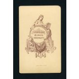 Ciehulski műterem, Marosvásárhely, Erdély, elegáns karcsú hölgy legyezővel, portré, 1860-as évek, Eredeti CDV, vizitkártya fotó különös hátlappal. 