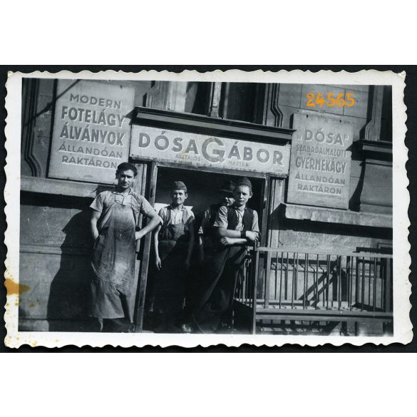 Dósa Gábor asztalos mester műhelye, üzlet, kirakat, foglalkozás, munkás,  1930-as évek, Eredeti fotó, papírkép.   
