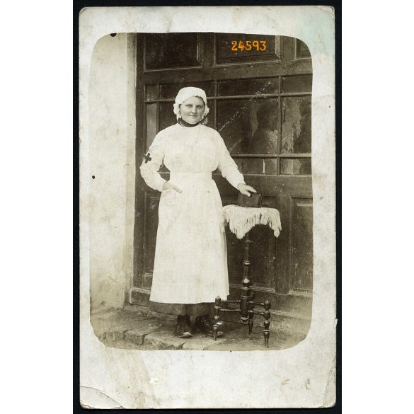 Hadi (?) ápolónő, 1. világháború, vöröskereszt, tükröződés, 1910-es évek, Eredeti fotó, papírkép. 