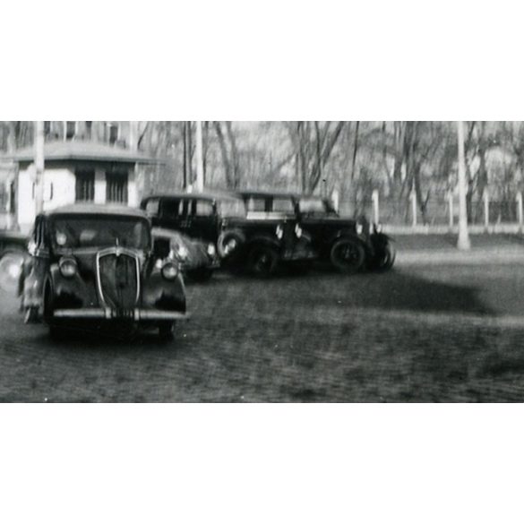 Autók villamossal, Miskolc, Tiszai pályaudvar, Steyr, Fiat, jármű közlekedés,  város, 1939, 1930-as évek, Eredeti fotó, papírkép.  