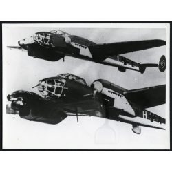   Messerschmitt Bf 162 „Jaguar” könnyűbombázó, repülőgép, haditechnika, aviatika, német náci jelzés, horogkereszt,  2. világháború, 1940-es évek, Horthy-korszak, Eredeti fotó, hátulján feliratozott, pecséttel jelzett papírkép.  
