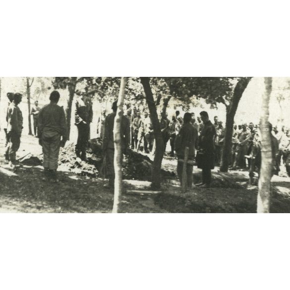 Magyar katona temetése, 1. világháború, keleti hadszíntér, 1915, 1910-es évek, Eredeti fotó, papírkép.   