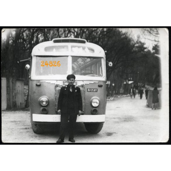 Ikarus 30 autóbusz sofőrjével, Pécs, Mecsek, jármű, közlekedés, 1967, 1960-as évek, Eredeti fotó, papírkép.  