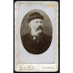   Antal Béla fényképész, Zalaegerszeg (?), szakállas férfi kalapban, portré, 1890-es évek, Eredeti CDV, vizitkártya fotó.  