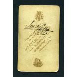 Mertens és Társa műterem, Budapest, magyar K.u.K. katonatiszt portréja 'Tirczka' szignóval, egyenruha, 1889, 1880-as évek, Eredeti CDV, vizitkártya fotó.   