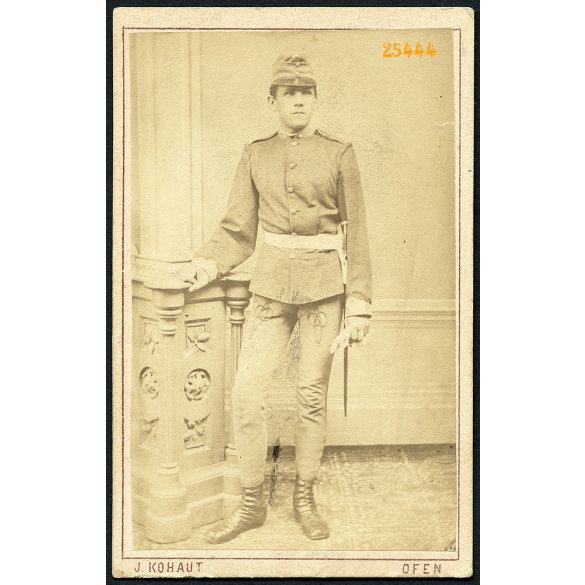 Kohaut műterem, Ofen (Buda), Szita Elek portréja, katona, bajonett, egyenruha, 1874, 1870-es évek, Eredeti CDV, vizitkártya fotó.  