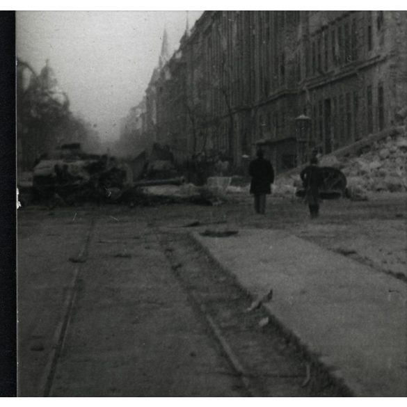 1956-os forradalom, Budapest, Kilián laktanya, kilőtt szovjet tankok, Üllői út, Ferenc körút, 1950-es évek, Eredeti fotó, papírkép.  