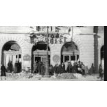 1956-os forradalom, Budapest, szétlőtt ház a Boráros téren, üzlet, kirakat, 1950-es évek, Eredeti fotó, papírkép.  