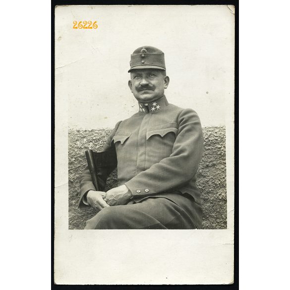 Magyar katonatiszt egyenruhában, bajusszal, 1. világháború, 1918, 1910-es évek, Eredeti fotó, papírkép.   