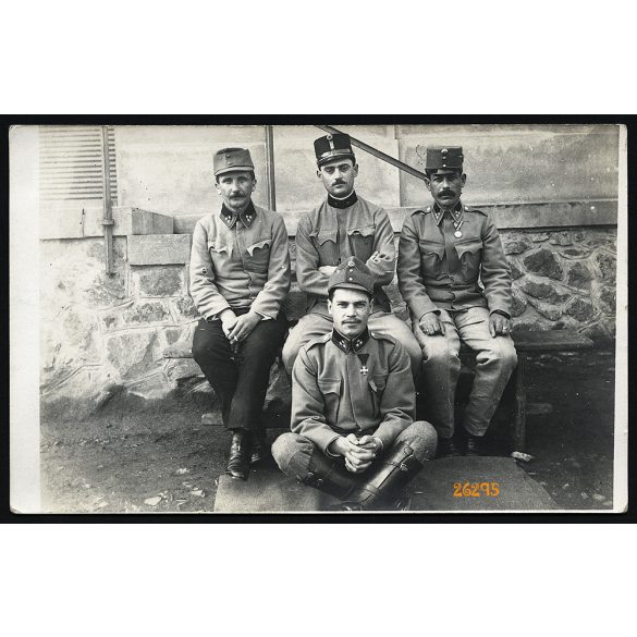 Magyar katonák egyenruhában, érdemrendekkel, 1. világháború, 1910-es évek, Eredeti fotó, papírkép.  