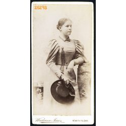   Weimann műterem, Németh Palánka (Németpalánka), Vajdaság, fiatal hölgy kalappal, portré, 1900-as évek, Eredeti kabinetfotó. 