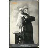 Kossak műterem, Buziás (fürdő), Erdély, elegáns hölgy, anya lányával, portré, 1890-es évek, Eredeti nagyméretű (!) kabinetfotó, sarka sérült. 
