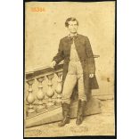 Mayer György fényképíró műterme, Pest, elegáns férfi csizmában, 'Hespel nagyapu',  1860, 1860-as évek, Eredeti CDV, vizitkártya fotó. 