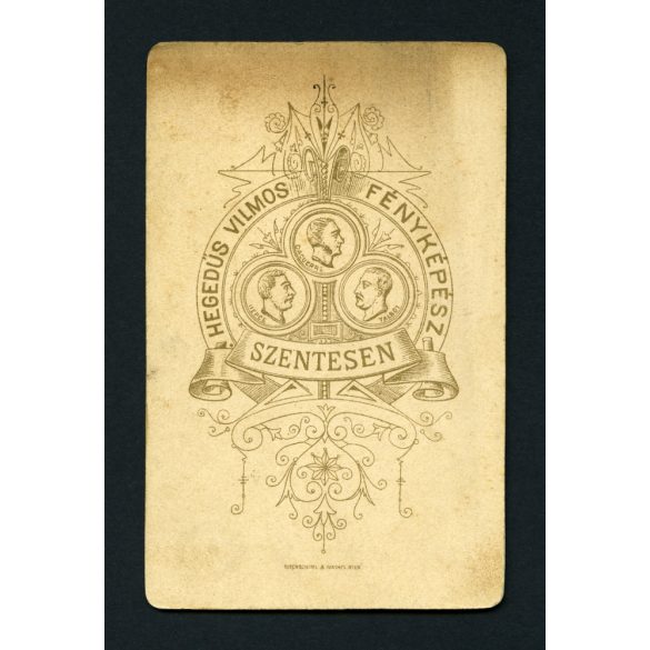 Hegedűs műterem, Szentes, elegáns férfi különös övvel, óralánccal, 1890-es évek, Eredeti CDV, vizitkártya fotó.   