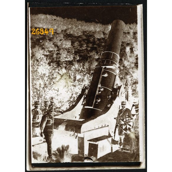 K.u.K. tüzérek ágyúval, fegyver, egyenruha, 1. világháború, 1910-es évek, Eredeti fotó, ritka 'inverz' papírkép. 