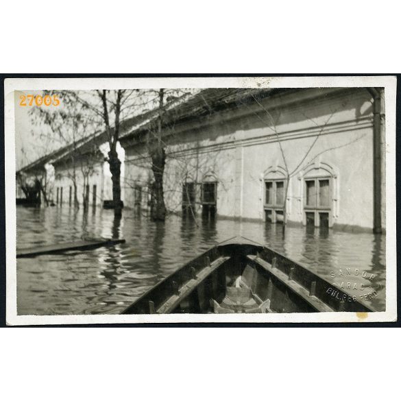 Mikelaka (Arad), Erdély, 1932 évi árvíz, város, utcakép, Eredeti mélynyomóval jelzett fotó, papírkép.    