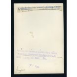 'A századparancsnok üdvözli győztesen hazatérő vadászpilótáit Messerschmitt gépe mellett', repülő, katona, egyenruha, 2. világháború, 1940, 1940-es évek, Eredeti nagyobb méretű pecséttel jelzett OKW f