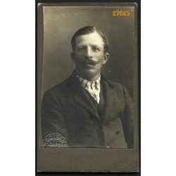   Botfán műterem, Budapest, elegáns férfi bajusszal, 1910-es évek, Eredeti CDV, vizitkártya fotó.   