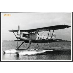   Heinkel HE 51 német biplán repülőgép, katona, 2. világháború, 1940-es évek, Eredeti nagyobb méretű gyári fotó, papírkép.  