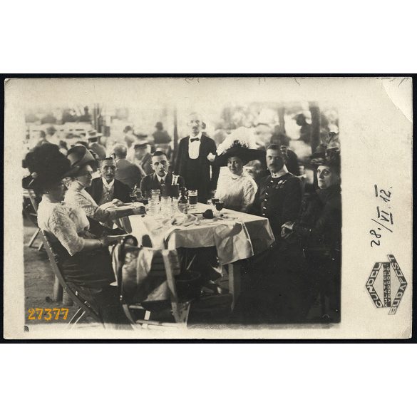 Gundel Állatkerti Vendéglő, Budapest, elegáns párok kalapban, katona, egyenruha, étterem, vendéglátás, 1912, 1910-es évek, Eredeti fotó, papírkép.  