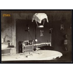   Magyar tiszti szállás telefonnal, fotókkal, katona, 1. világháború, Oroszország, 1910-es évek, Eredeti fotó, papírkép. 