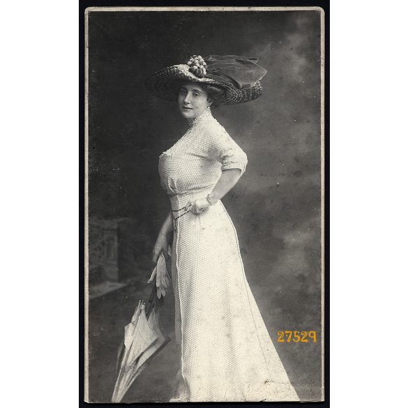 Mindszenty műterem, Pozsony, Felvidék, elegáns hölgy kalapban, ernyővel, portré, 1900-as évek, Eredeti nagyméretű (!) kabinetfotó, alja vágott.  
