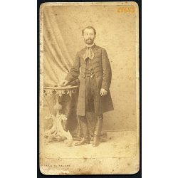   Canzi és Heller műterem, Pest, férfi magyaros ünneplő ruhában, portré,  1860-as évek, Eredeti CDV, vizitkártya fotó. 