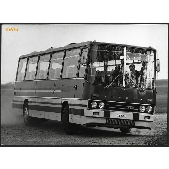 Ikarus 250-es autóbusz, jármű, közlekedés, busz, 1970-es évek, Eredeti nagyobb méretű fotó, papírkép, készítette ifj. Schreiter Nándor. 