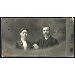   Oroszy műterem, Nagybecskerek, Vajdaság, elegáns házaspár portréja, bajusz, 1890-es évek, Eredeti nagyméretű (!) kabinetfotó.   