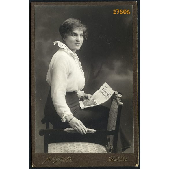 Auer Fivérek műterem, Szeged, Dr. Csupor Imréné portréja, Az Érdekes Újság, sajtó, 1910-es évek, Eredeti kabinetfotó.   