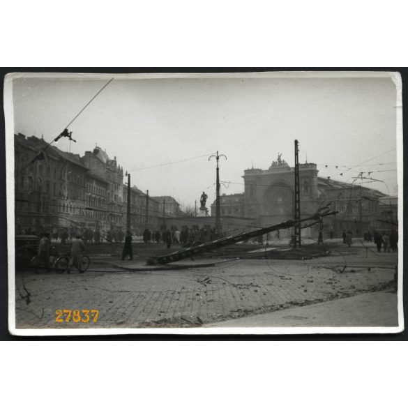 Forradalom, Budapest, Baross tér, Keleti pályaudvar, ágyú, fegyver, 1956, 1950-es évek, Eredeti fotó, papírkép.  