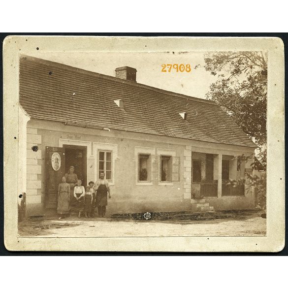 Supper Rudolf kereskedő üzlete, háza és családja. 1900-as évek, Eredeti kartonra kasírozott fotó.