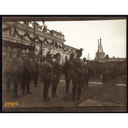   Magyar tisztek, K.u.K. tábornokok Wladimir Wolynsk-ban, egyenruha, ünnep, magyar zászló, 1. világháború, keleti front, 1910-es évek, Eredeti fotó, papírkép.