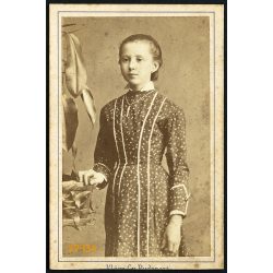   Klösz György műterme, Budapest, Lisztl Irma portréja, fiatal lány, 1870-es évek, Eredeti CDV, vizitkártya fotó.  
