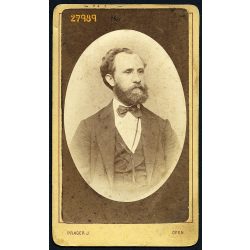   Prager műterem, Buda (Ofen), Viziváros, elegáns szakállas férfi portréja, 1860-as évek, Eredeti, dombornyomással készült CDV, vizitkártya fotó.   