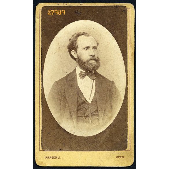 Prager műterem, Buda (Ofen), Viziváros, elegáns szakállas férfi portréja, 1860-as évek, Eredeti, dombornyomással készült CDV, vizitkártya fotó.   