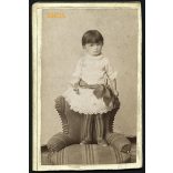 Funk műterem, Temesvár, Erdély, elegáns kislány csíkos harisnyában, fotelon, 1880-as évek, Eredeti CDV, vizitkártya fotó. 