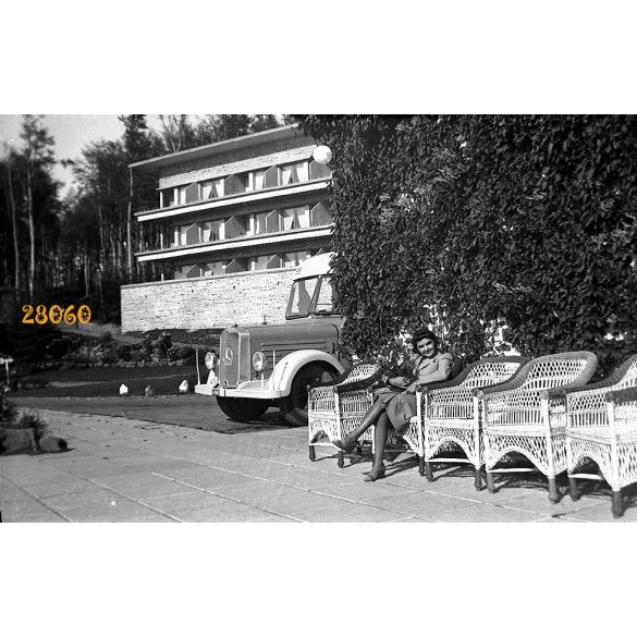 Kékestető, Kékes Szálló parkolója, Mátra, vendéglátás, Mercedes busz, autóbusz, jármű, közlekedés, 1930-as évek, Eredeti fotó negatív!  