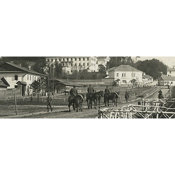 Magyar katonák Pochaiv (Poczajów) ukrán településen, 1. világháború, 1910-es évek, keleti hadszíntér, Eredeti fotó, papírkép.   