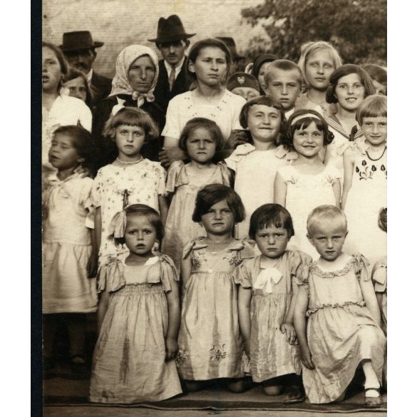 ifj. Vidovits fotó, Kunhegyes, gyerekek jelmezben, ünneplő ruhában, csoportkép, 1920-as évek, Eredeti fotó, papírkép.