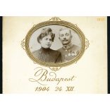 Rácz műterem, Budapest, magyar katonatiszt feleségével, egyenruha, érdemrend, portré, gyönyörű karácsonyi emlékfotó, 1904, 1900-as évek, Eredeti fotó nagyméretű díszes paszpartuban, áttetsző tasakban.