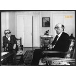 Gobbi Hilda, Major Tamás színészek díj átvételére várakoznak, (Szot díj, 1977 ?), művész, Lenin festmény, 1970-es évek, Eredeti nagyobb méretű fotó, papírkép.  