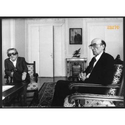   Gobbi Hilda, Major Tamás színészek díj átvételére várakoznak, (Szot díj, 1977 ?), művész, Lenin festmény, 1970-es évek, Eredeti nagyobb méretű fotó, papírkép.  