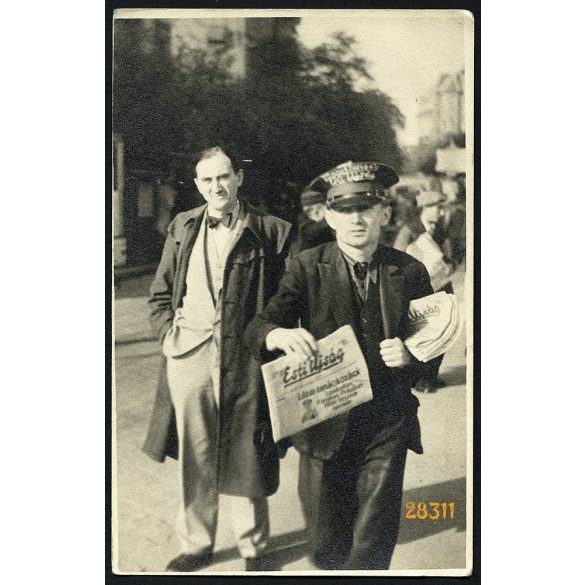 Rikkancs, újságárus, Esti Újság, sajtó, Budapest, 1930-as évek, Eredeti fotó, papírkép.   